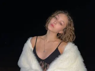 cock-sucking porn model AnnisCreighton