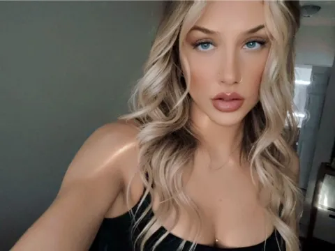 sex chat model AuroraKinn