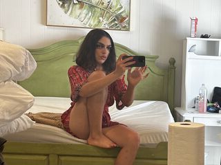 cock-sucking porn model CharlotteRock