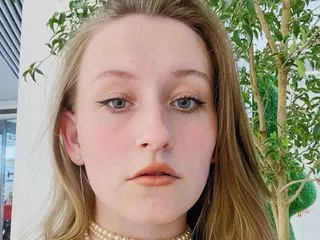 webcam sex model MonicaBigger