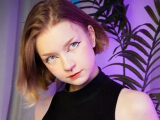 teen webcam model NikaPeige