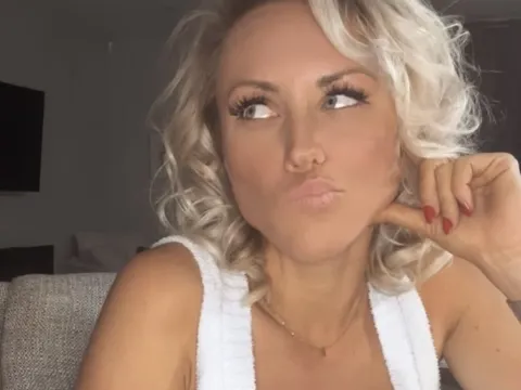 live webcam sex model RoxannaBay