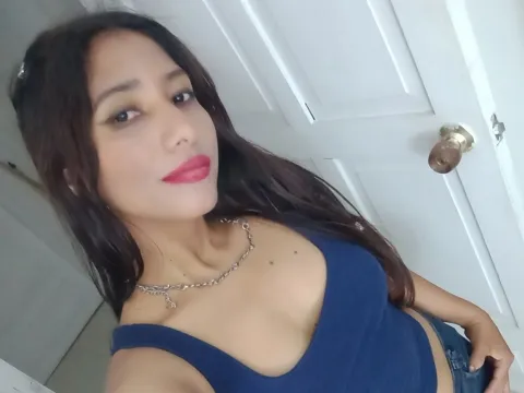 latina sex model SelenaRioss
