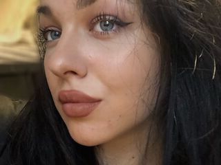 live sex chat model SiaLuney